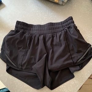 Black Lulu Hotty Hot size 4, but no tag